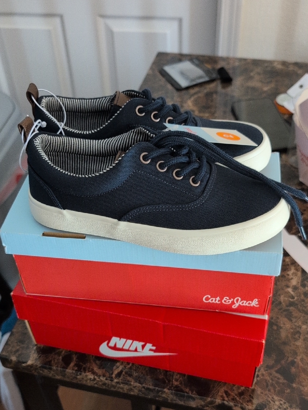 Cat & Jack Kidss Navy Canvas Low-Top Lace-Up Sneakers